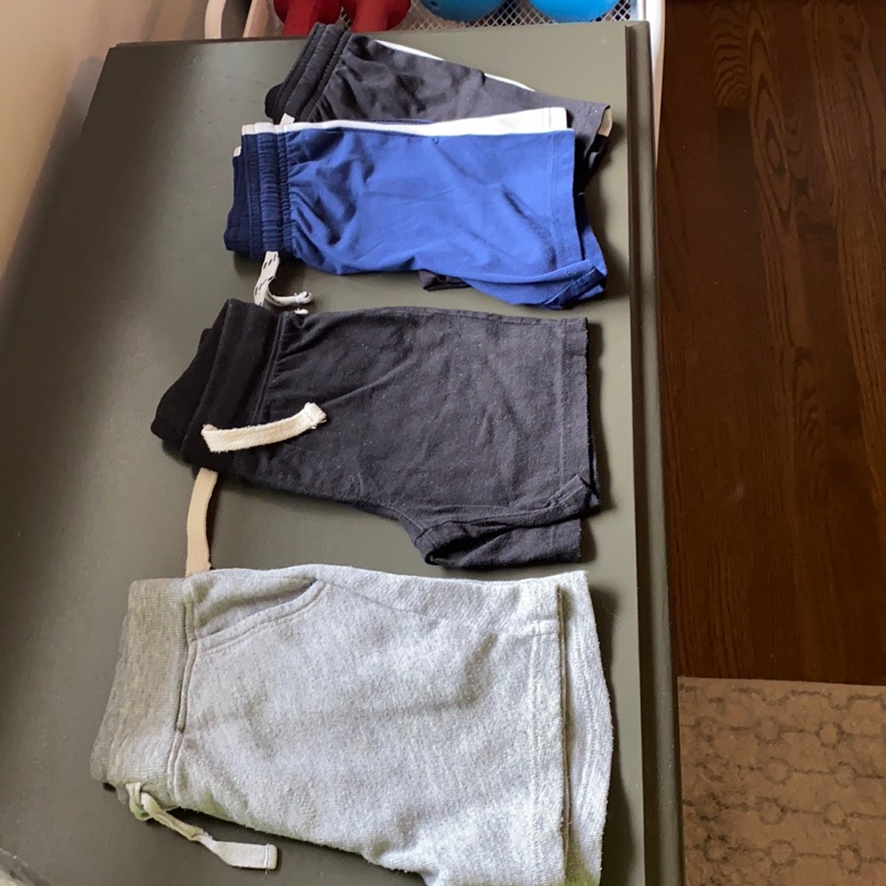 Lot of 4 toddler boys shorts